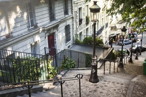 Vlies Fotótapéta - Stairs in Montmartre - 375x250 cm