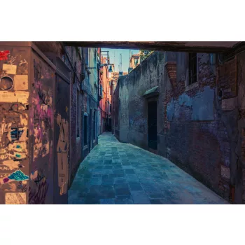 Vlies Fotótapéta - Narrow Venice street - 375x250 cm