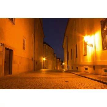 Vlies Fotótapéta - Night street in Prague - 375x250 cm
