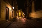 Vlies Fotótapéta - Night alley in Prague - 375x250 cm