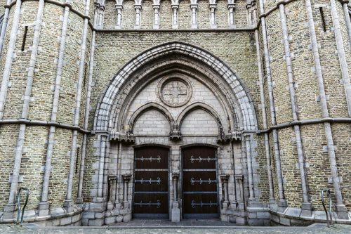 Vlies Fotótapéta - Saint-Salvator Cathedral  - 375x250 cm