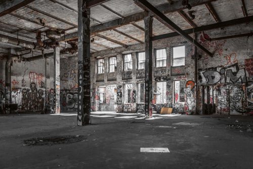 Vlies Fotótapéta - Abandoned warehouse - 375x250 cm