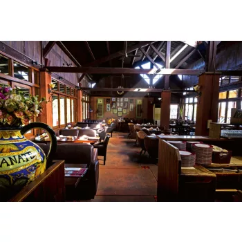   Vlies Fotótapéta - Classic restaurant interior - 375x250 cm