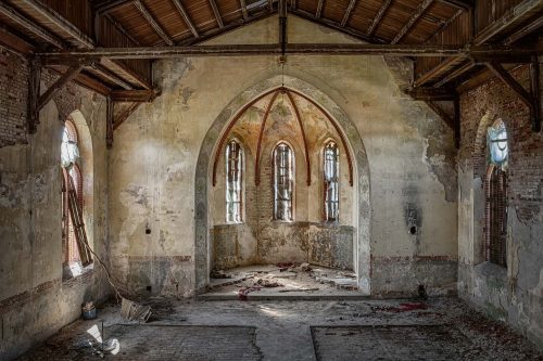 Vlies Fotótapéta - Abandoned church - 375x250 cm
