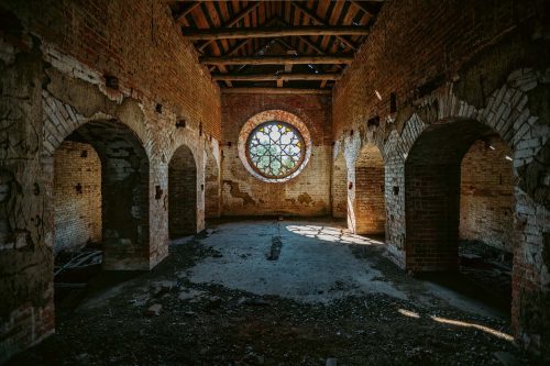 Vlies Fotótapéta - Old abandoned castle - 375x250 cm