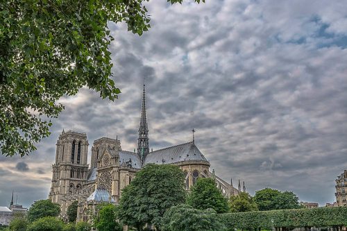 Vlies Fotótapéta - Cathedral in Paris - 375x250 cm