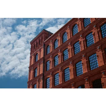   Vlies Fotótapéta - Old red brick factory in Lodz - 375x250 cm