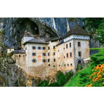 Vlies Fotótapéta - Predjama castle - 375x250 cm
