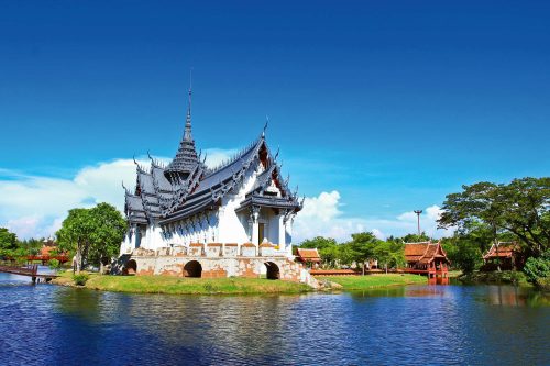 Vlies Fotótapéta - Thai temple - 375x250 cm