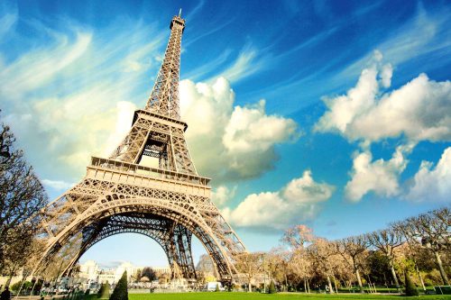 Vlies Fotótapéta - Eiffel Tower Sunny Day - 375x250 cm