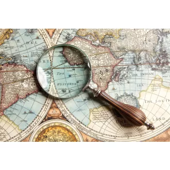   Vlies Fotótapéta - Old Magnifying Glass and Map - 375x250 cm