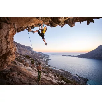 Vlies Fotótapéta - Rock climber - 375x250 cm