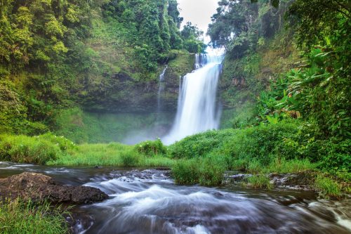 Vlies Fotótapéta - Beautiful forest waterfall - 375x250 cm
