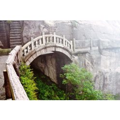 Vlies Fotótapéta - Foggy stone bridge - 375x250 cm