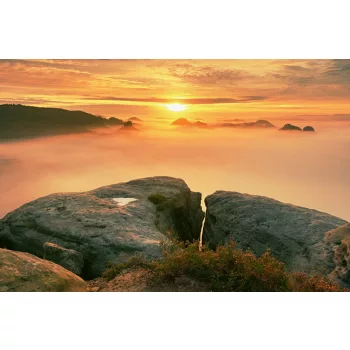 Vlies Fotótapéta - Deep valley in morning - 375x250 cm