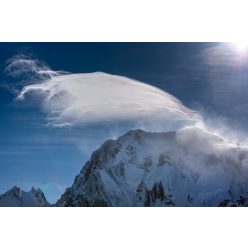 Vlies Fotótapéta - Snowy cloud over mountain - 375x250 cm