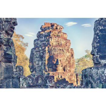 Vlies Fotótapéta - Temple of Bayon statues - 375x250 cm
