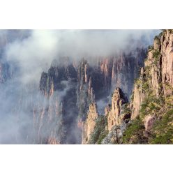 Vlies Fotótapéta - Clouds above the peaks - 375x250 cm