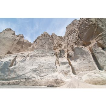 Vlies Fotótapéta - Rocky cliff - 375x250 cm