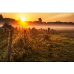 Vlies Fotótapéta - Foggy English countryside - 375x250 cm