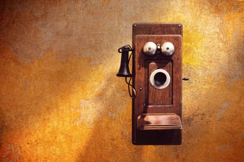 Vlies Fotótapéta - Antique Telephone on Yellow Wall - 375x250 cm