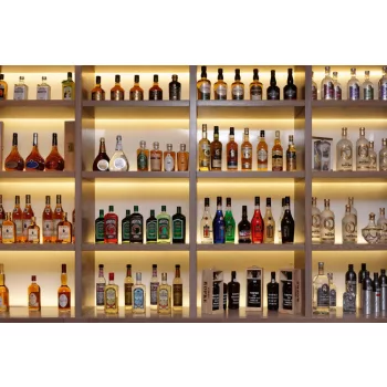 Vlies Fotótapéta - Various Alcohol Bottles - 375x250 cm