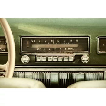 Vlies Fotótapéta - Radio in Old Car - 375x250 cm