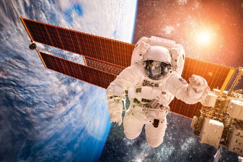 Vlies Fotótapéta - Astronaut over Earth - 375x250 cm