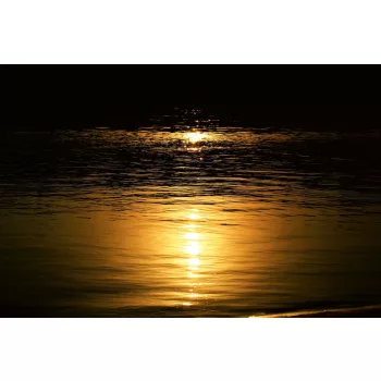 Vlies Fotótapéta - Moonlight on water - 375x250 cm
