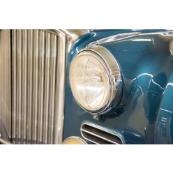 Vlies Fotótapéta - Retro car headlight - 375x250 cm