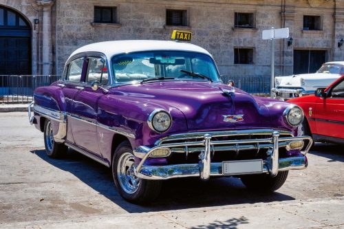 Vlies Fotótapéta - Car on Havana street - 375x250 cm