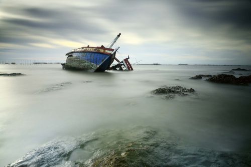 Vlies Fotótapéta - Landscape shipwreck - 375x250 cm