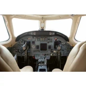 Vlies Fotótapéta - Cockpit of business jet - 375x250 cm