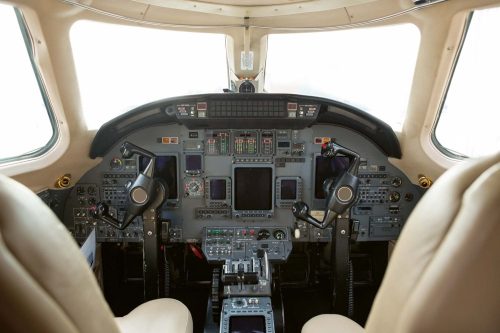 Vlies Fotótapéta - Cockpit of business jet - 375x250 cm