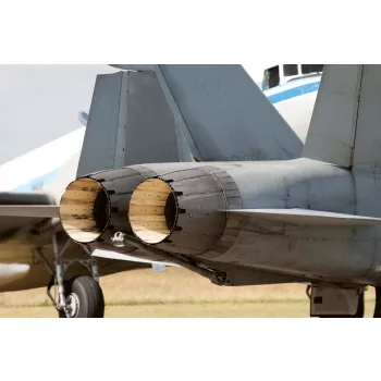 Vlies Fotótapéta - Fighter jet engine - 375x250 cm