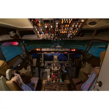 Vlies Fotótapéta - A wiev of the cockpit - 375x250 cm