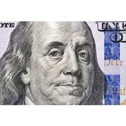   Vlies Fotótapéta - Benjamin Franklin Detail Banknote - 375x250 cm