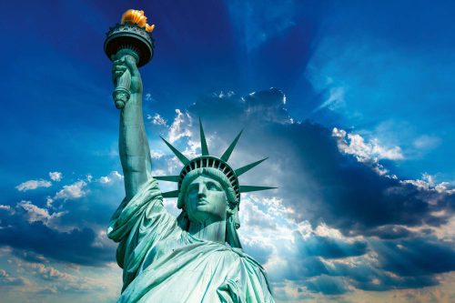 Vlies Fotótapéta - Statue of Liberty and Sky - 375x250 cm