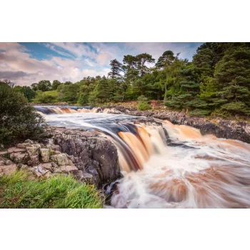 Vlies Fotótapéta - Whin Sill waterfall - 375x250 cm