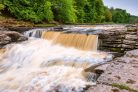 Vlies Fotótapéta - Lower Aysgarth falls - 375x250 cm