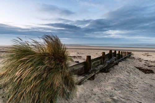 Vlies Fotótapéta - Beach at sunrise - 375x250 cm