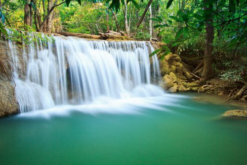 Vlies Fotótapéta - Waterfall in Asia - 375x250 cm