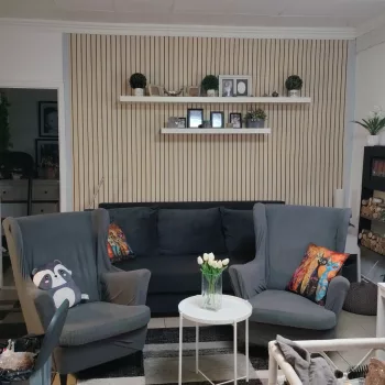   Gyors felújítás - Öntapadós PVC panel, Világos barna lambéria minta