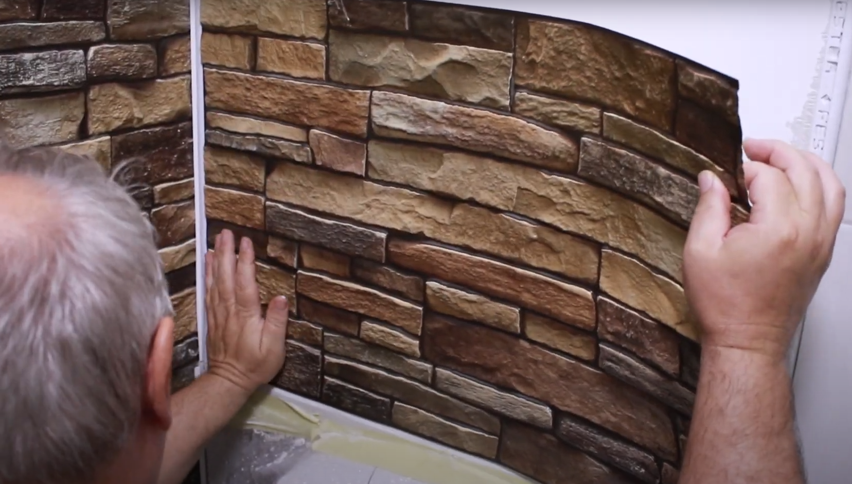 PVC falpanel felhelyezése egyszerűen – saját tapasztalataink az irodai mosdóban